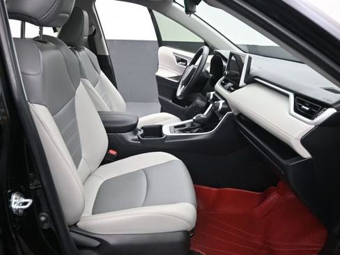 Used 2025 Toyota RAV4 XLE Premium FWD image 16