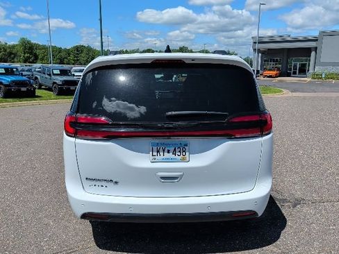 Used 2024 Chrysler Pacifica Touring-L w/ S Appearance Package FWD image 6