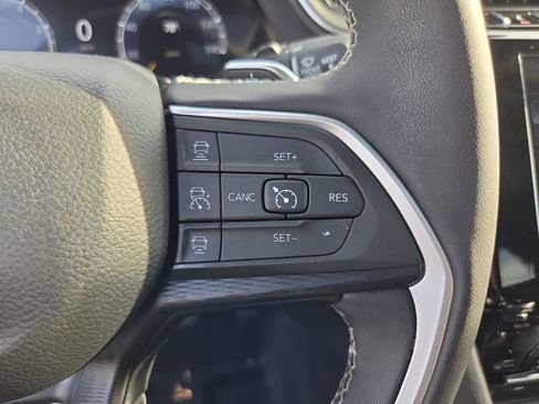 Used 2024 Jeep Grand Cherokee Altitude AWD/4WD image 29