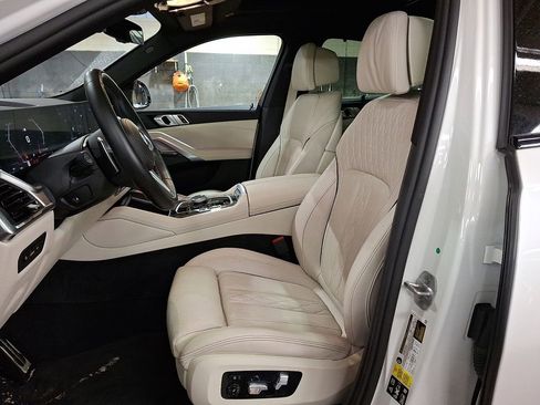 Certified 2024 BMW X6 M60i w/ Dynamic Handling Package image 9