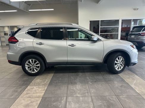 Used 2017 Nissan Rogue SV AWD/4WD image 9