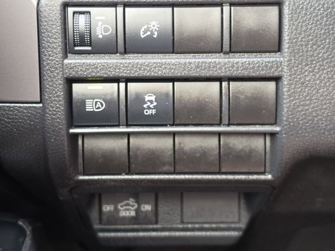 Used 2025 Toyota Tacoma TRD Off-Road image 13