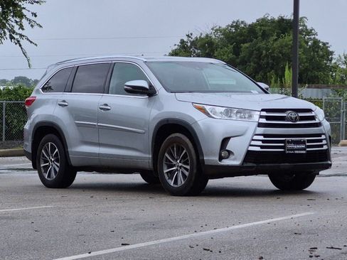 Used 2018 Toyota Highlander XLE w/ Protection Package #3 AWD/4WD image 7