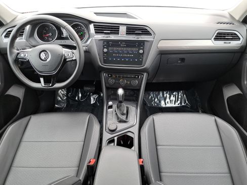 Used 2021 Volkswagen Tiguan SE image 9