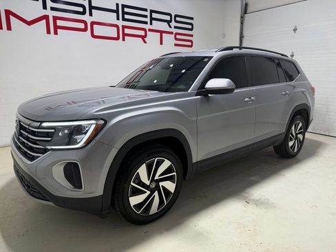 Used 2024 Volkswagen Atlas SE AWD/4WD image 2