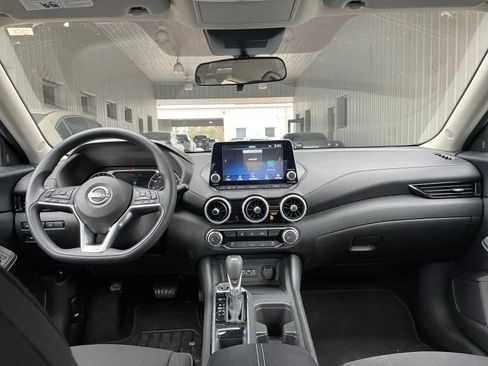 Used 2025 Nissan Sentra SV image 31