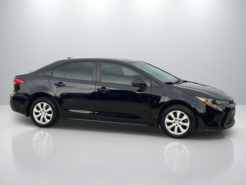 Used 2025 Toyota Corolla LE FWD image 4