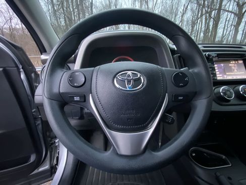 Used 2016 Toyota RAV4 LE image 31