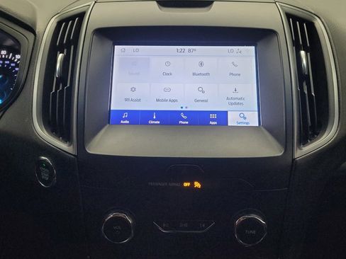 Used 2020 Ford Edge SE FWD image 25