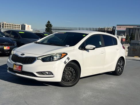 Used 2016 Kia Forte LX image 2