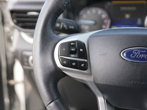 Used 2024 Ford Explorer XLT image 24