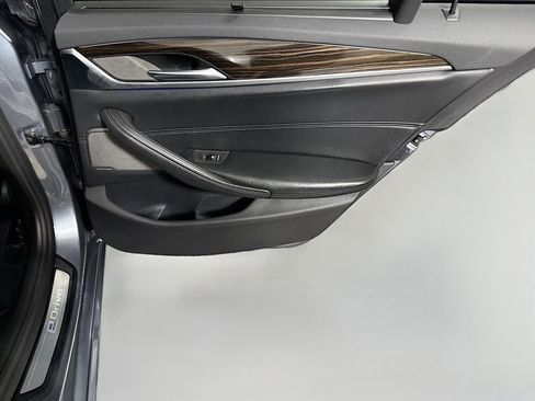 Used 2019 BMW 530e xDrive w/ Executive Package AWD/4WD image 28