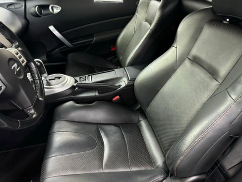 Used 2009 Nissan 350Z Touring image 10