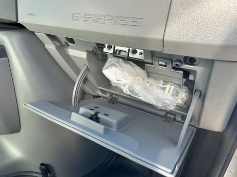 Used 2025 Ford E-450 and Econoline 450 Super Duty w/ Driver's Safety Package image 32