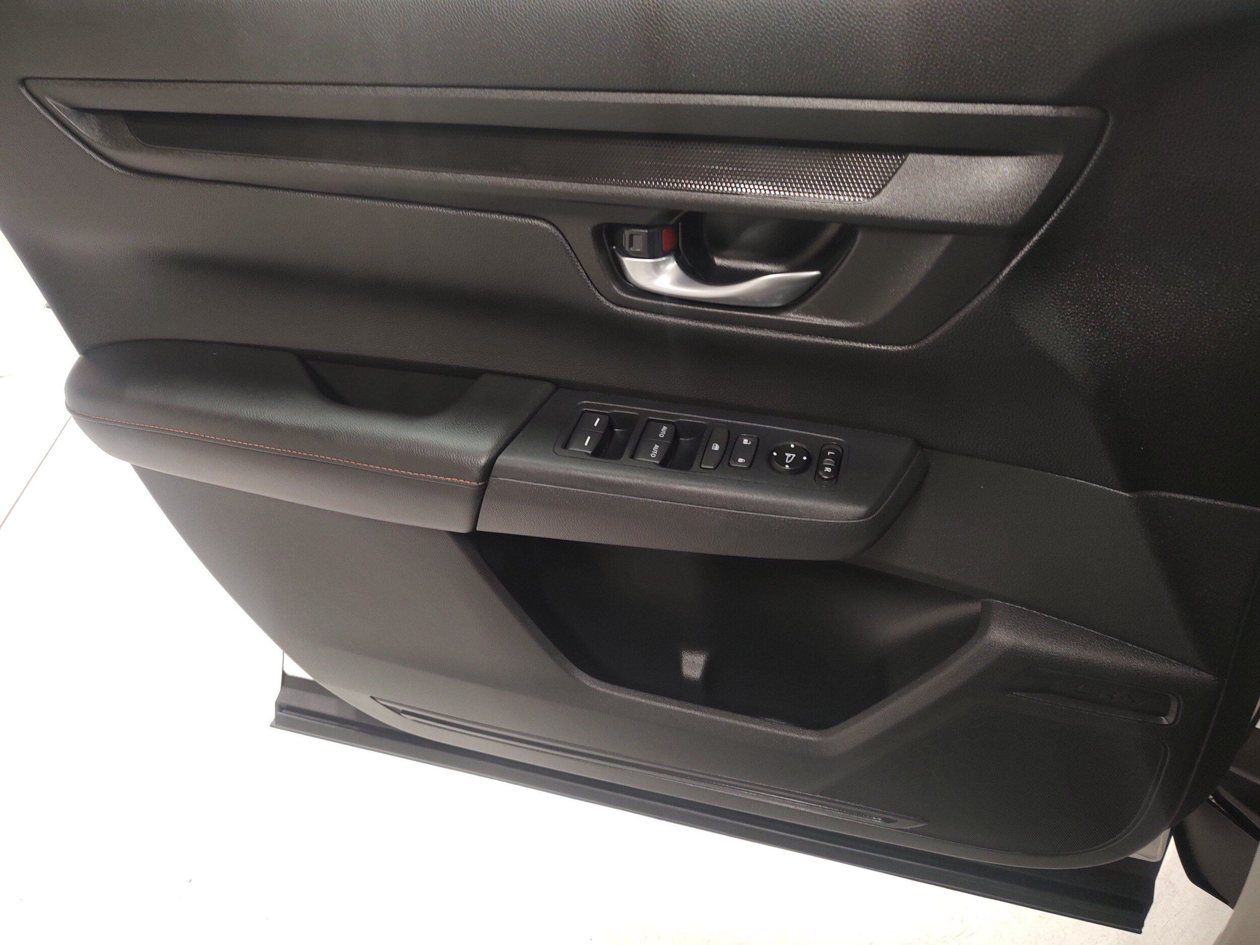 Used 2025 Honda CR-V Sport image 9