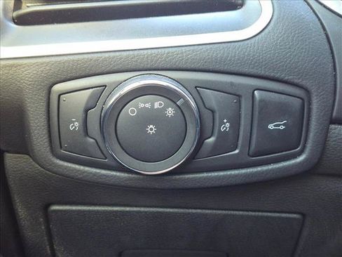 Used 2016 Ford Edge Titanium w/ Technology Package FWD image 12