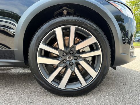 New 2025 Volvo V90 B6 Cross Country Plus w/ Protection Package Premier image 7
