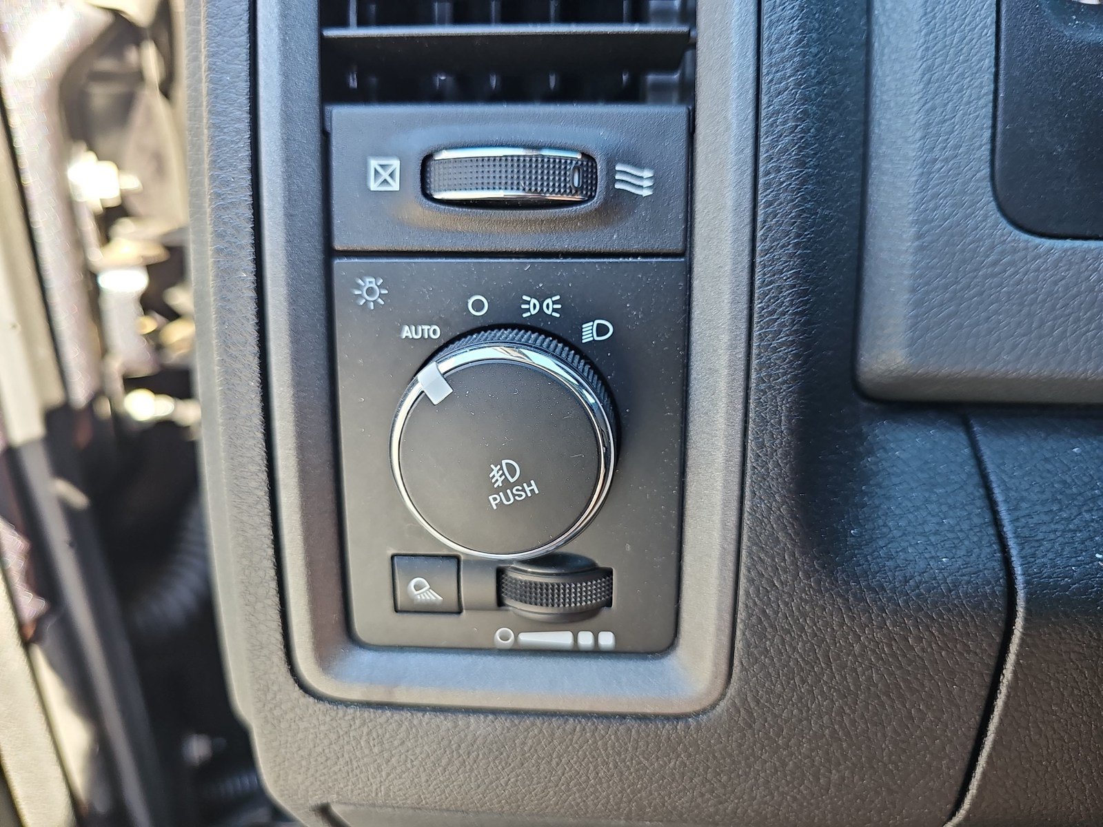 Used 2018 RAM 1500 Express w/ Express Value Package AWD/4WD image 29