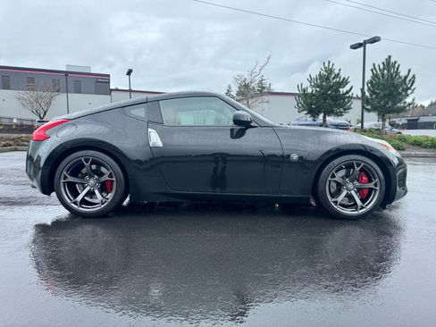 Used 2010 Nissan 370Z Touring image 12