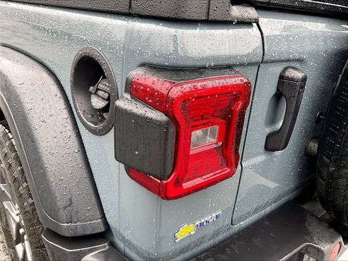 Used 2025 Jeep Wrangler Sport S image 28