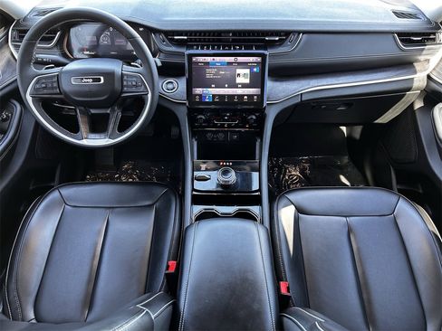 Used 2023 Jeep Grand Cherokee L Limited image 10