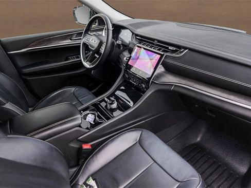 Used 2022 Jeep Grand Cherokee L Limited w/ Luxury Tech Group II image 25