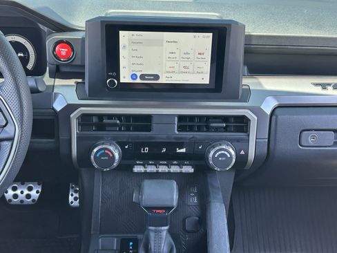 Used 2025 Toyota Tacoma TRD Sport AWD/4WD image 16