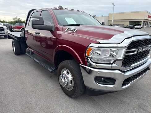Used 2024 RAM 3500 Tradesman w/ Chrome Appearance Group AWD/4WD image 5