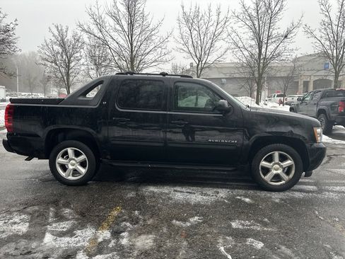 Used 2011 Chevrolet Avalanche LT w/ Luxury Package image 6