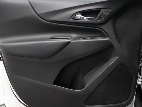 Used 2020 Chevrolet Equinox LT image 12
