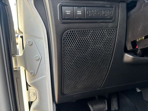 Used 2016 Jeep Wrangler Unlimited Rubicon w/ Connectivity Group image 17