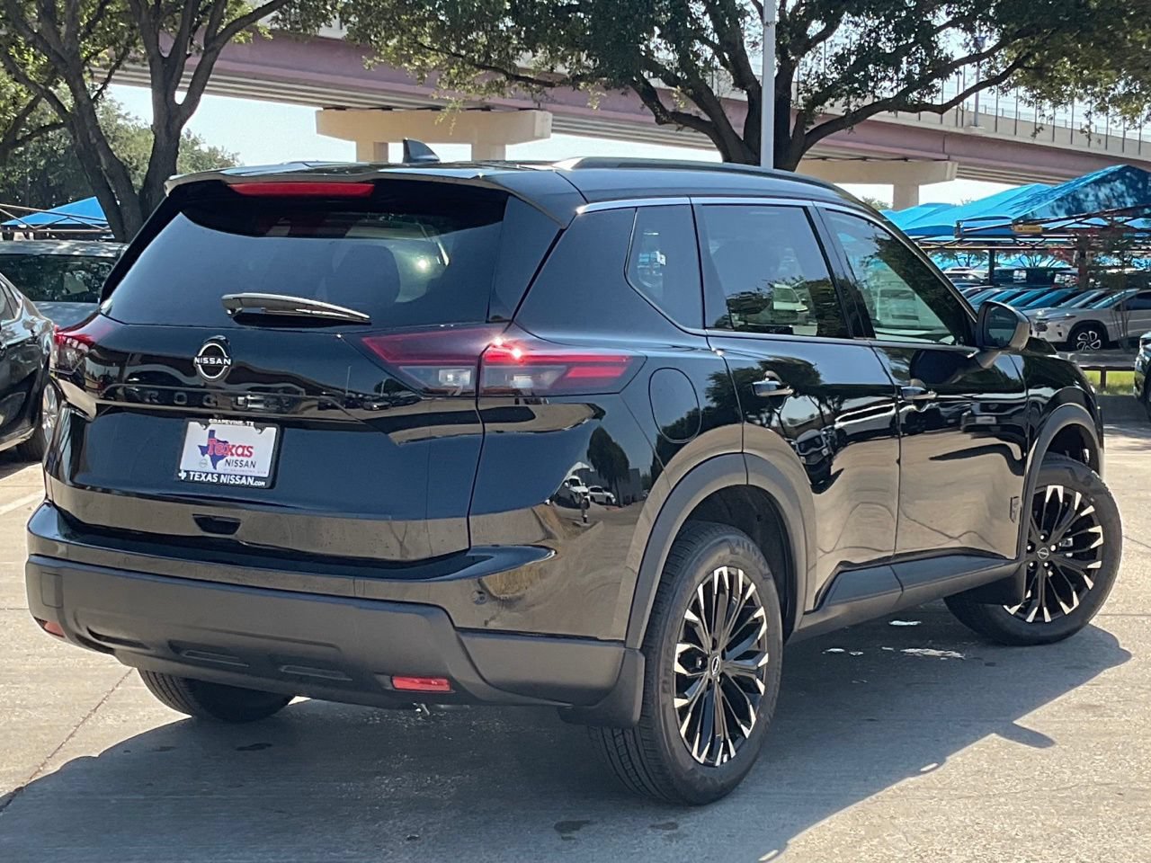 New 2026 Nissan Rogue Dark Armor FWD image 4