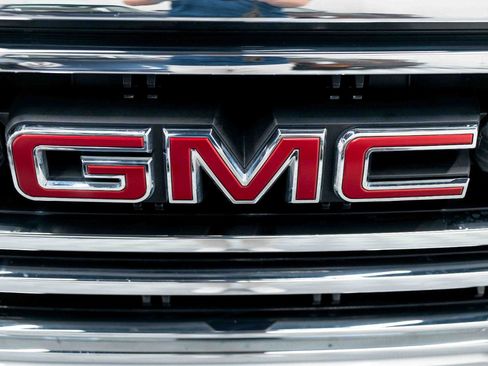 Used 2022 GMC Sierra 1500 SLT w/ SLT Premium Plus Package AWD/4WD image 17