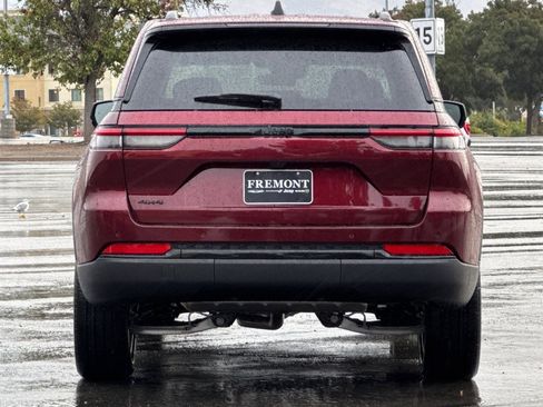 New 2025 Jeep Grand Cherokee Altitude AWD/4WD image 4