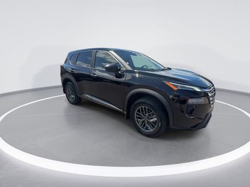 Used 2024 Nissan Rogue S FWD image 2