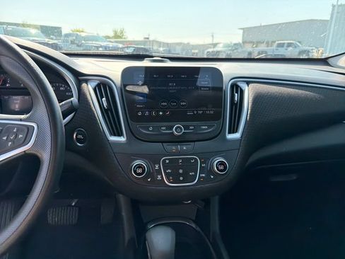 Used 2025 Chevrolet Malibu LT FWD image 18