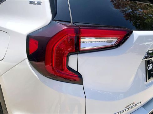 Used 2024 GMC Terrain SLE AWD/4WD image 28