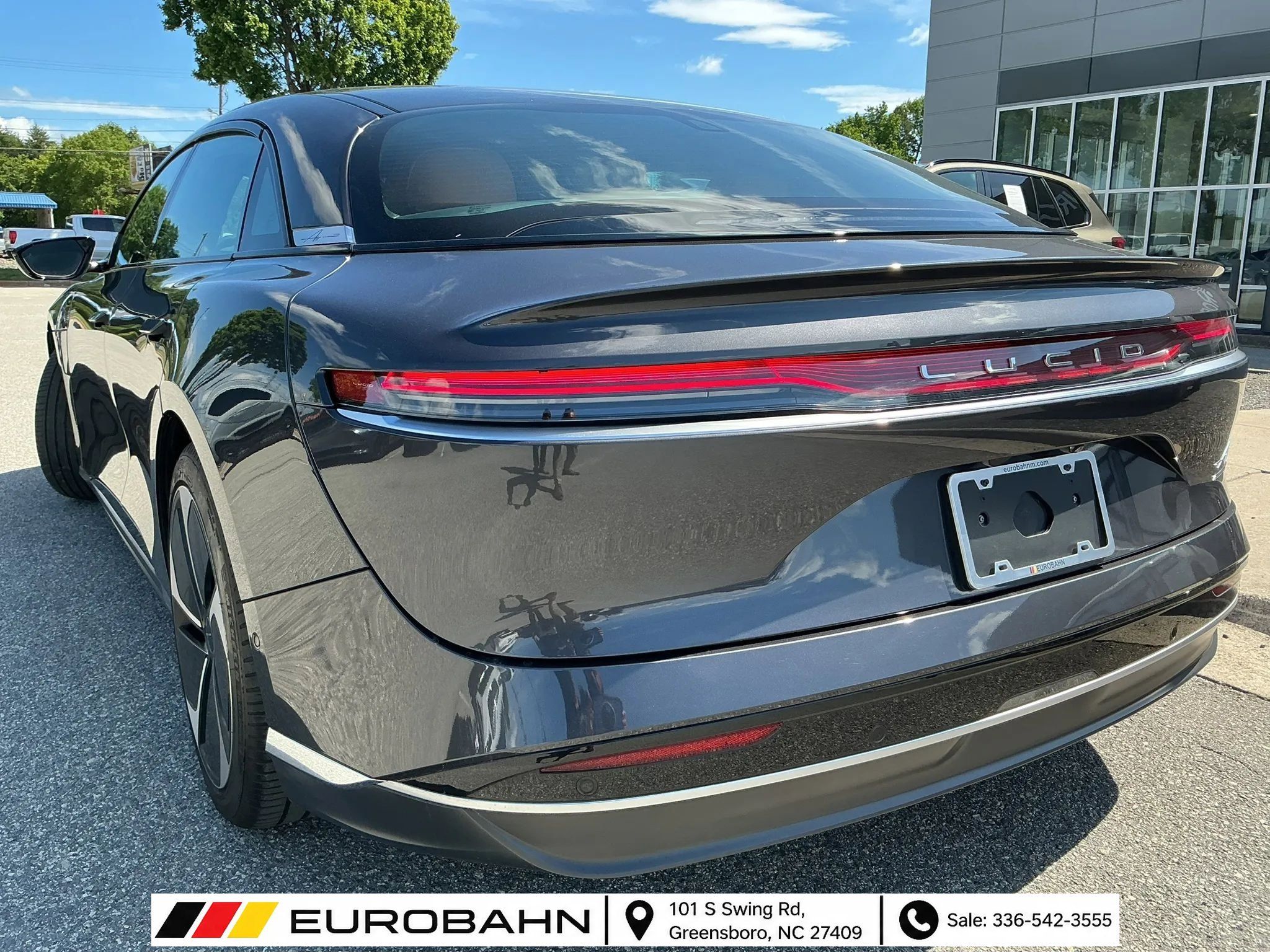 Used 2024 Lucid Air Touring AWD/4WD image 3