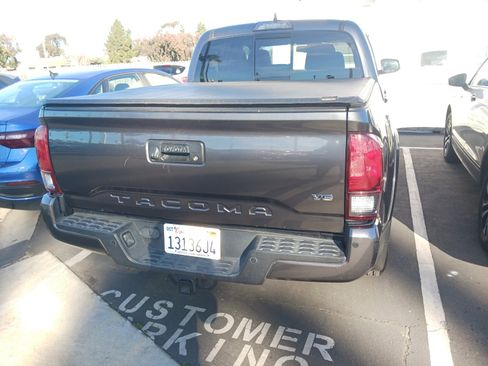 Used 2019 Toyota Tacoma TRD Sport image 5