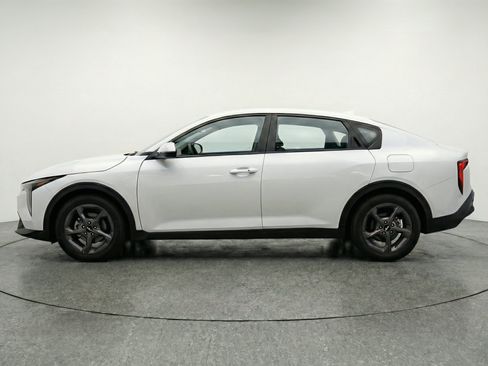 Used 2025 Kia K4 FWD image 5