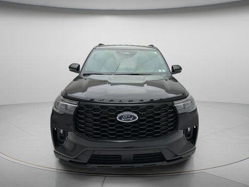 Used 2025 Ford Explorer ST-Line w/ ST-Line Street Pack AWD/4WD image 4