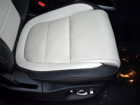 Used 2018 Jaguar F-PACE R-Sport image 48