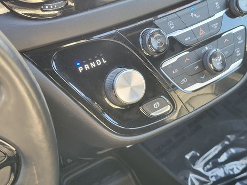 Used 2018 Chrysler Pacifica Touring-L Plus image 29