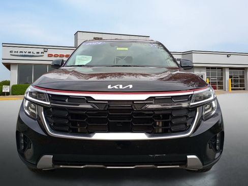 Used 2024 Kia Seltos SX w/ SX Sunroof Package image 2