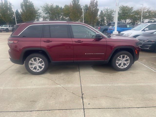 Used 2022 Jeep Grand Cherokee Limited AWD/4WD image 10
