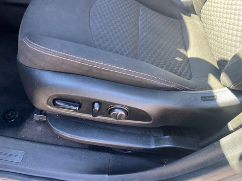 Used 2018 GMC Terrain SLE w/ Driver Convenience Package image 6