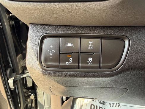 Used 2019 Hyundai Santa Fe SE image 32