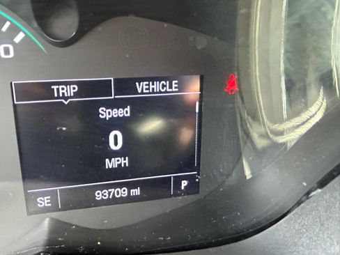 Used 2019 Chevrolet Trax LT w/ LT Convenience Package AWD/4WD image 21