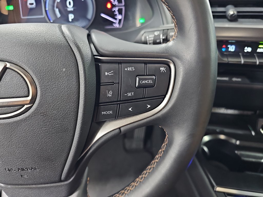 Used 2022 Lexus UX 250h w/ Accessory Package (Z2) AWD/4WD image 16