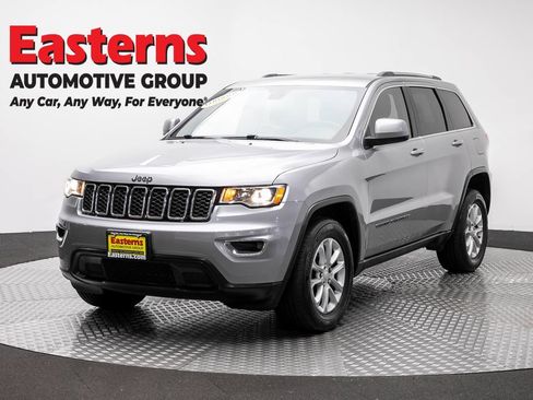 Used 2021 Jeep Grand Cherokee Laredo w/ Security & Convenience Group AWD/4WD image 1